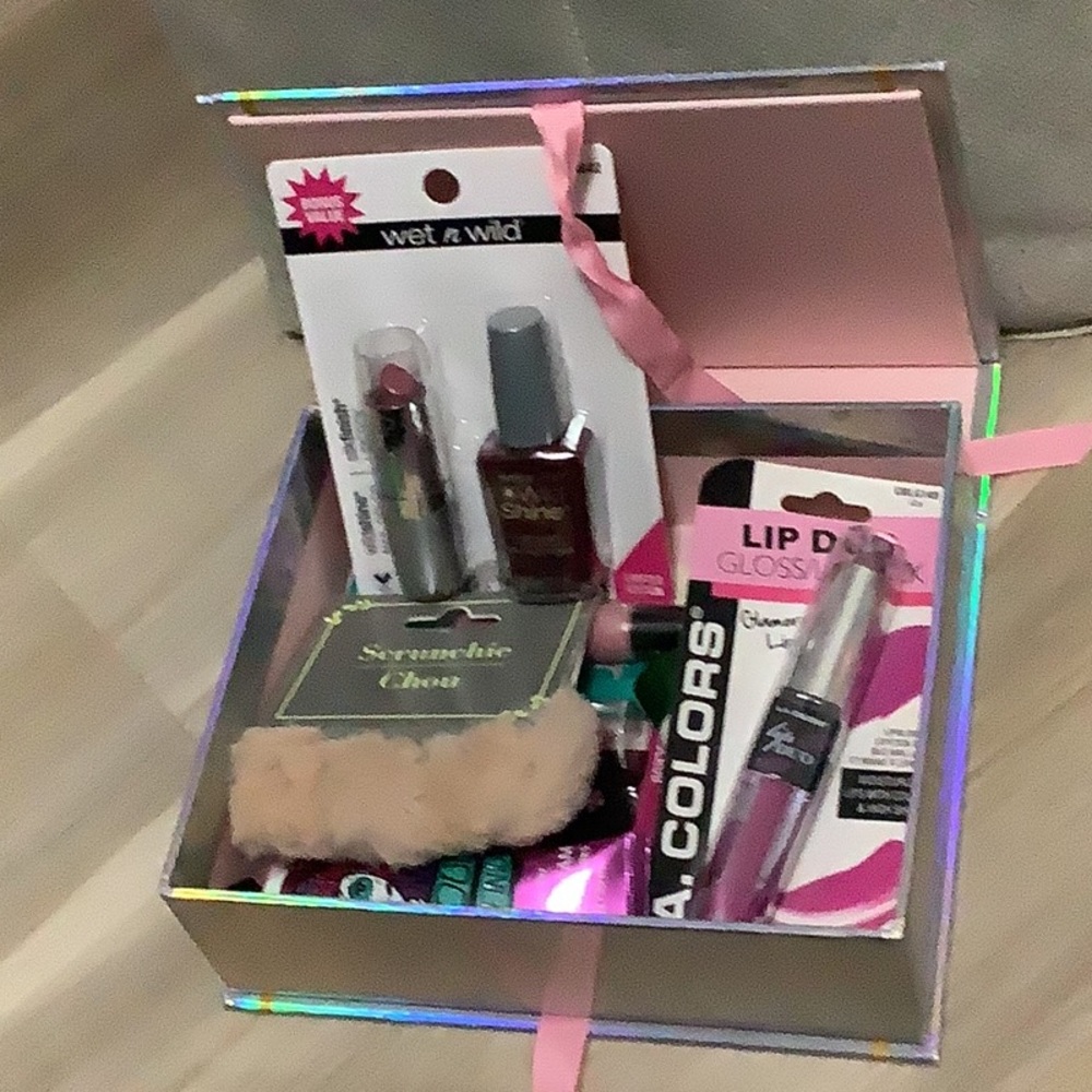 Beauty Bundle (9) pieces included in nice silver box. Stocking stuffer g…
